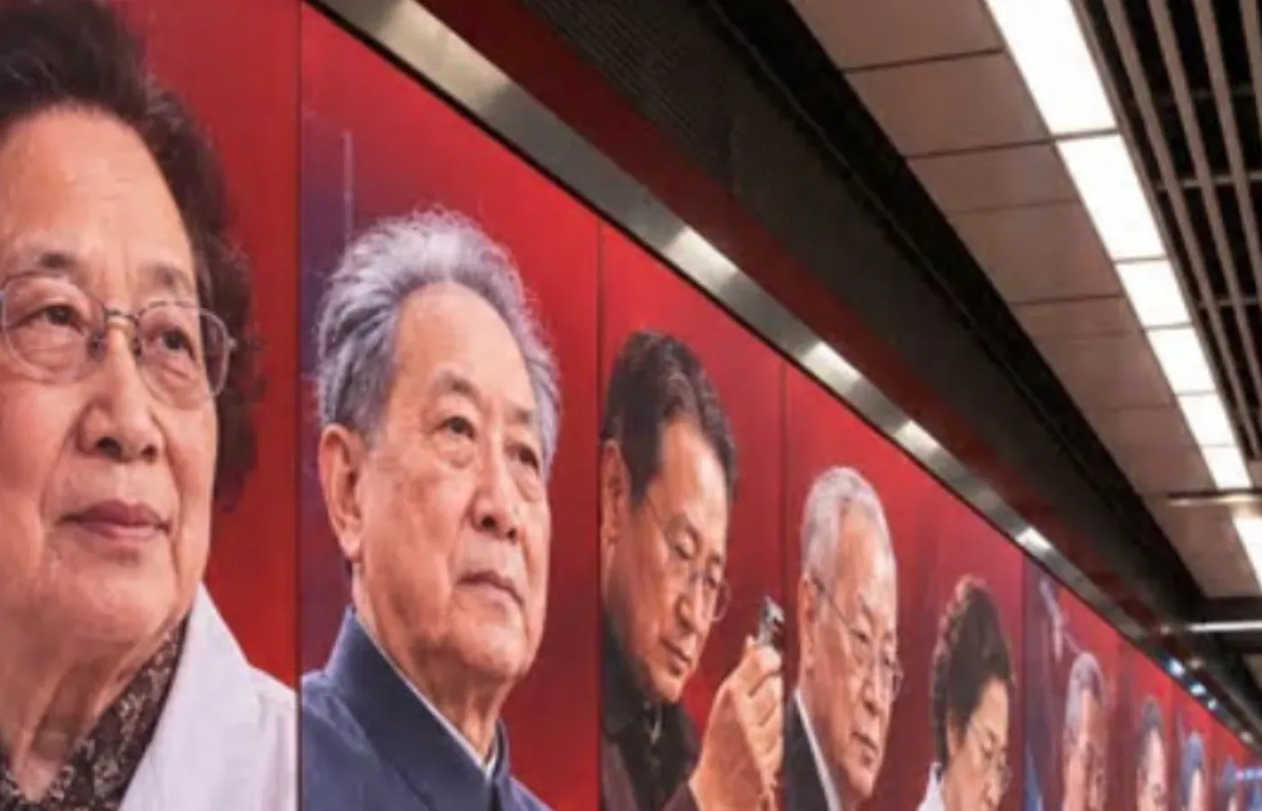 Adiós a las celebridades: China cambia la publicidad por científicos en pantallas gigantes