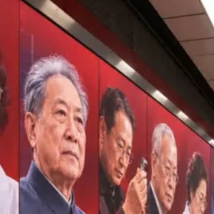 Adiós a las celebridades: China cambia la publicidad por científicos en pantallas gigantes