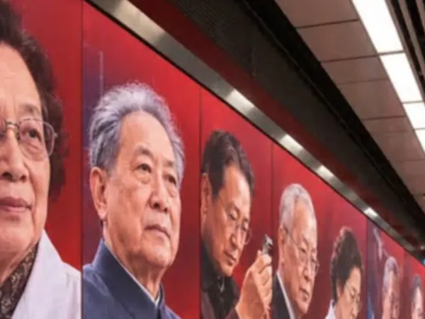 Adiós a las celebridades: China cambia la publicidad por científicos en pantallas gigantes