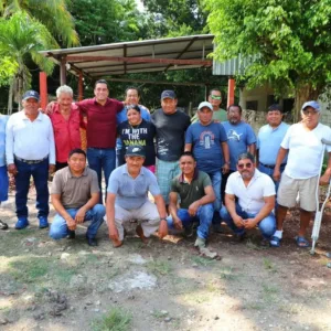 Alex Alamilla Visita la Comunidad de Caobas para Escuchar Necesidades Prioritarias