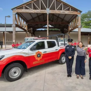 Mary Hernández equipa a Bomberos de Felipe Carrillo Puerto con nueva unidad de rescate