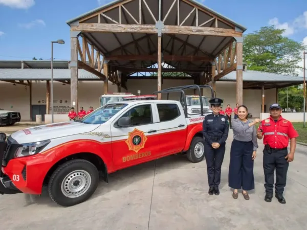 Mary Hernández equipa a Bomberos de Felipe Carrillo Puerto con nueva unidad de rescate