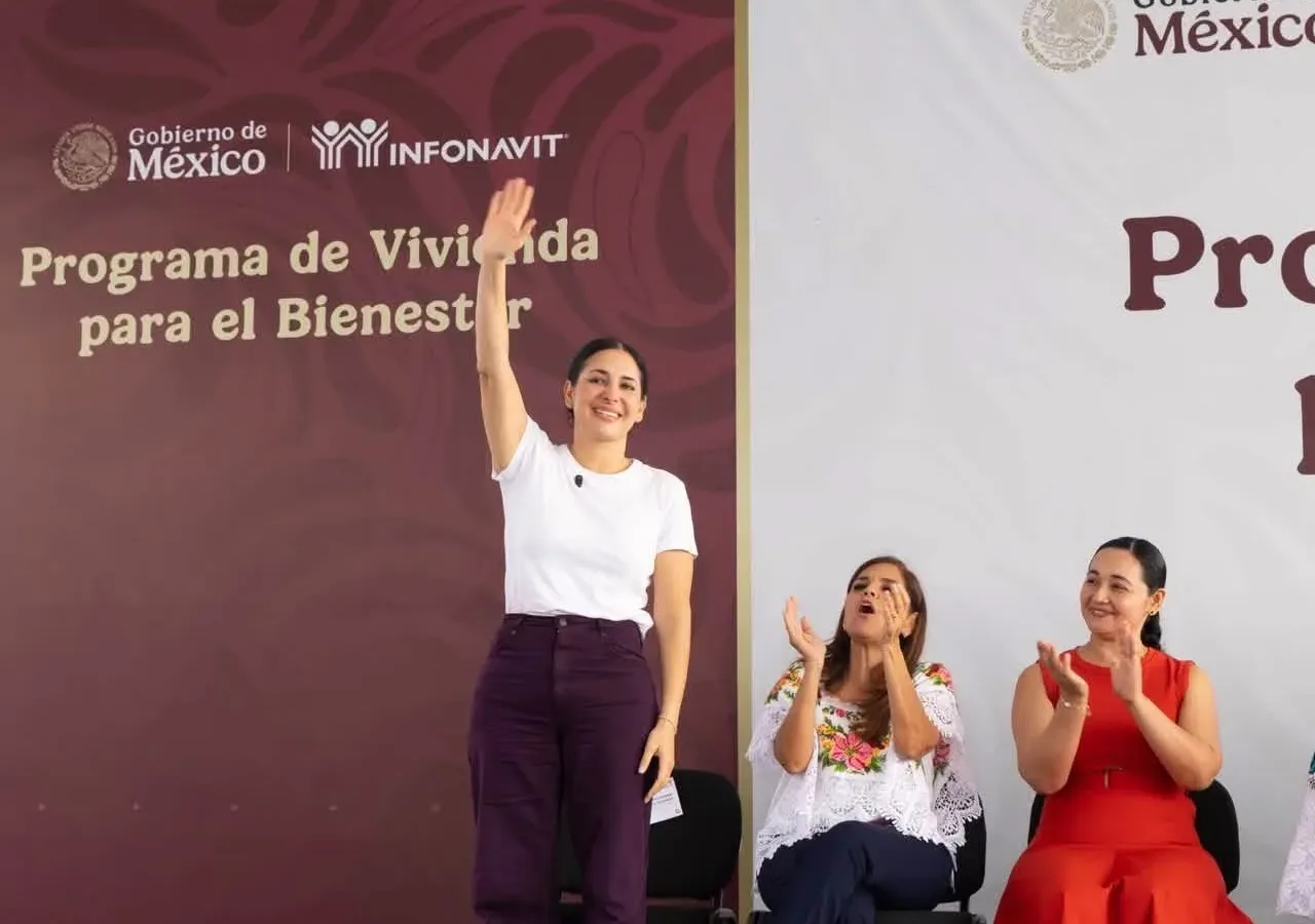 Estefanía Mercado encabeza entrega de 288 viviendas en Puerto Aventuras