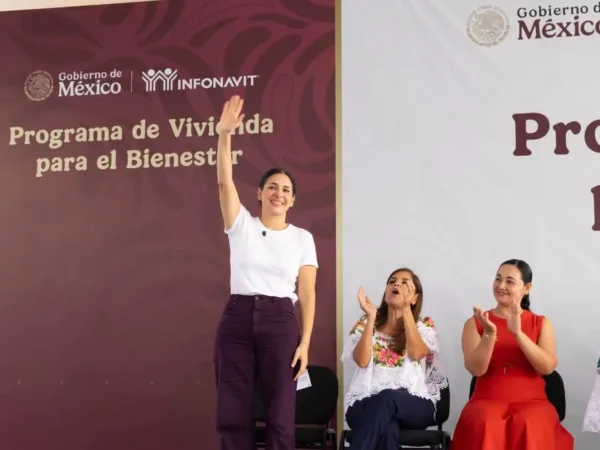 Estefanía Mercado encabeza entrega de 288 viviendas en Puerto Aventuras