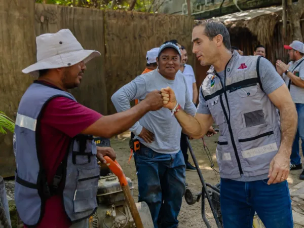 Diego Castañón despliega bacheo emergente en Tulum